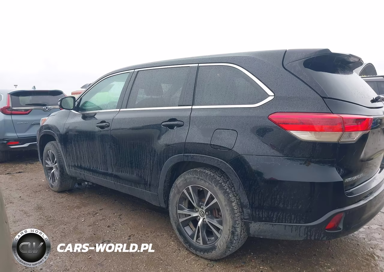 2018 Toyota Highlander Le VIN:5TDZZRFH6JS245737 - 14