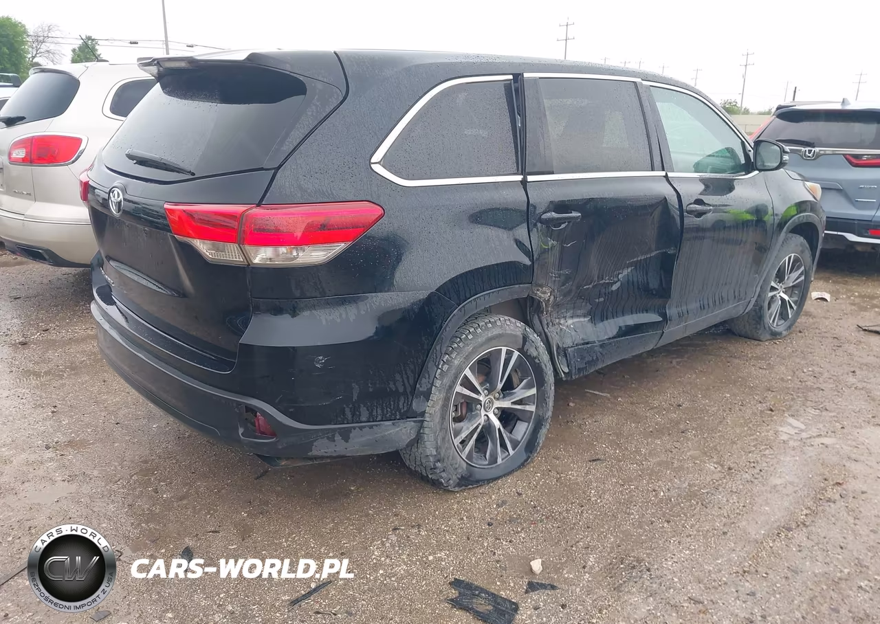 2018 Toyota Highlander Le VIN:5TDZZRFH6JS245737 - 4