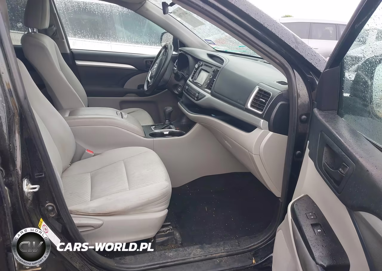 2018 Toyota Highlander Le VIN:5TDZZRFH6JS245737 - 5