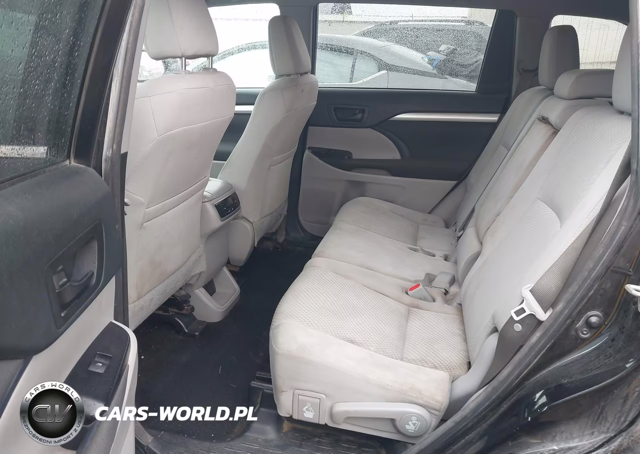 2018 Toyota Highlander Le VIN:5TDZZRFH6JS245737 - 8