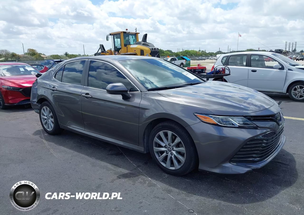 2020 Toyota Camry Le – zdjęcie 1 z 16