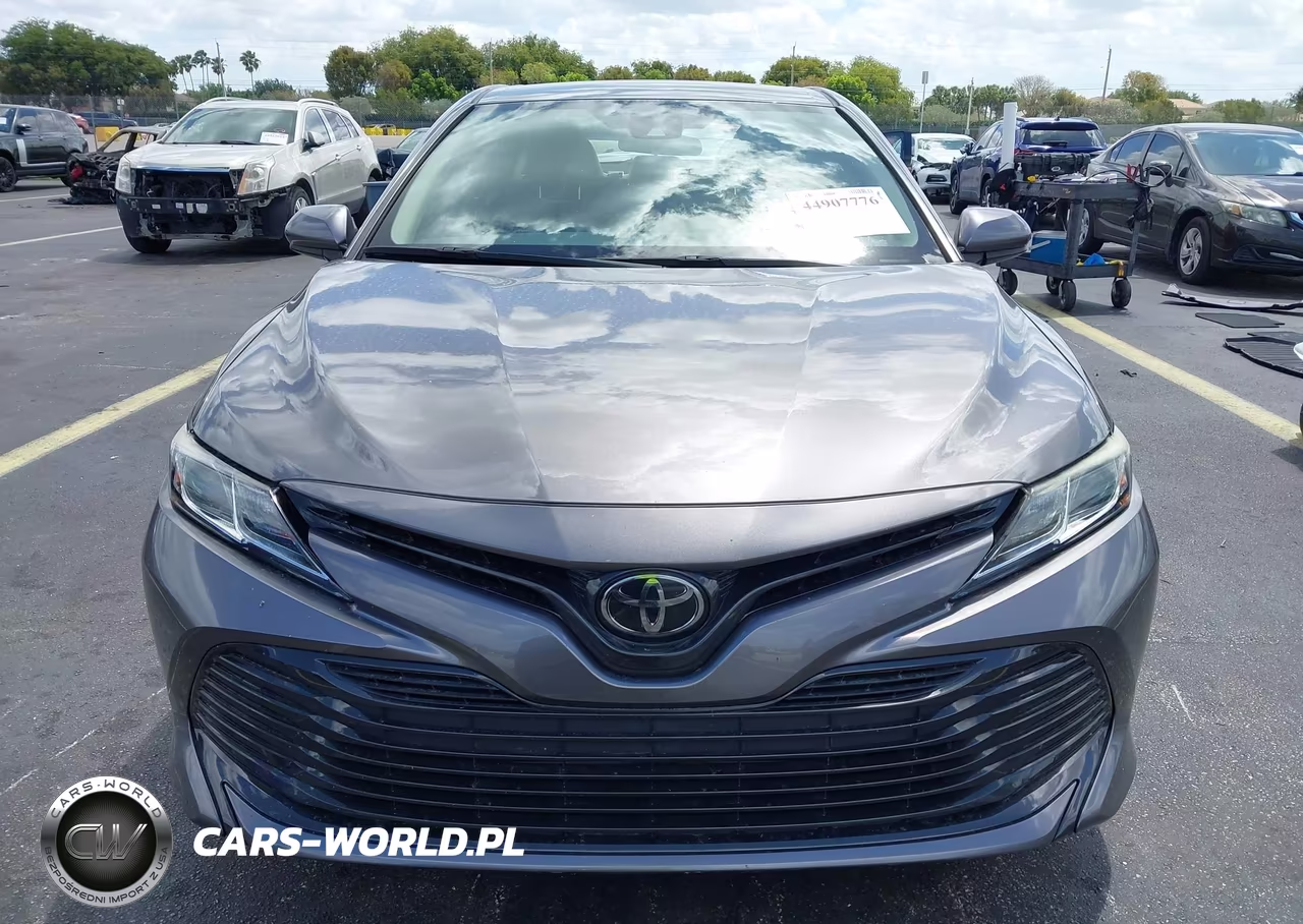2020 Toyota Camry Le VIN:4T1C11AK8LU890921 - 12