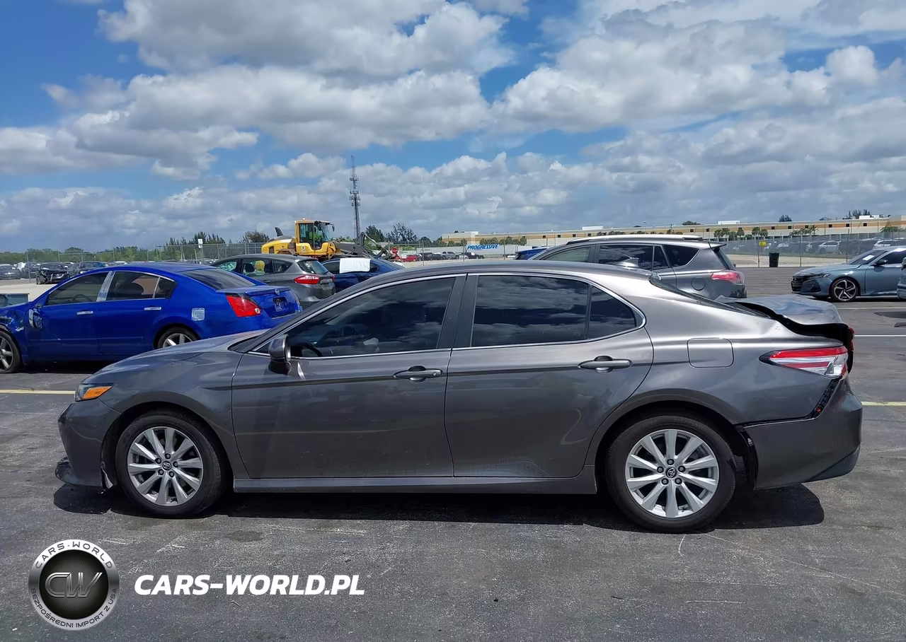2020 Toyota Camry Le VIN:4T1C11AK8LU890921 - 14