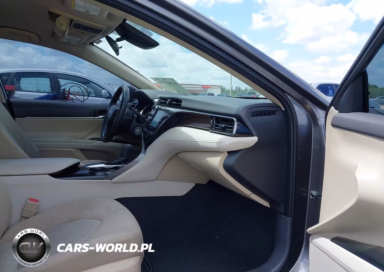 2020 Toyota Camry Le VIN:4T1C11AK8LU890921 - 5