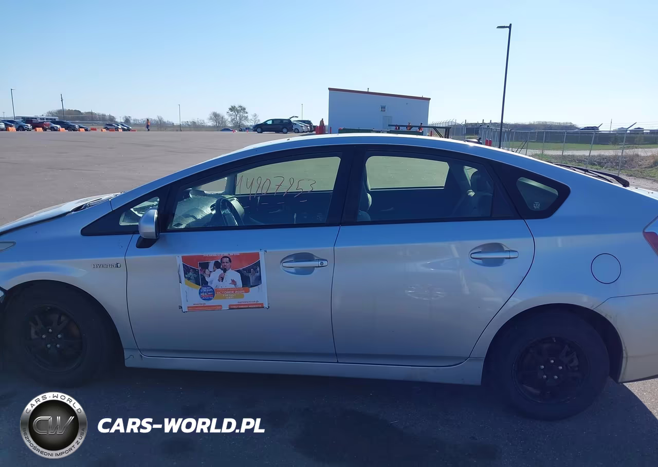 2013 Toyota Prius Three VIN:JTDKN3DU9D5616362 - 14