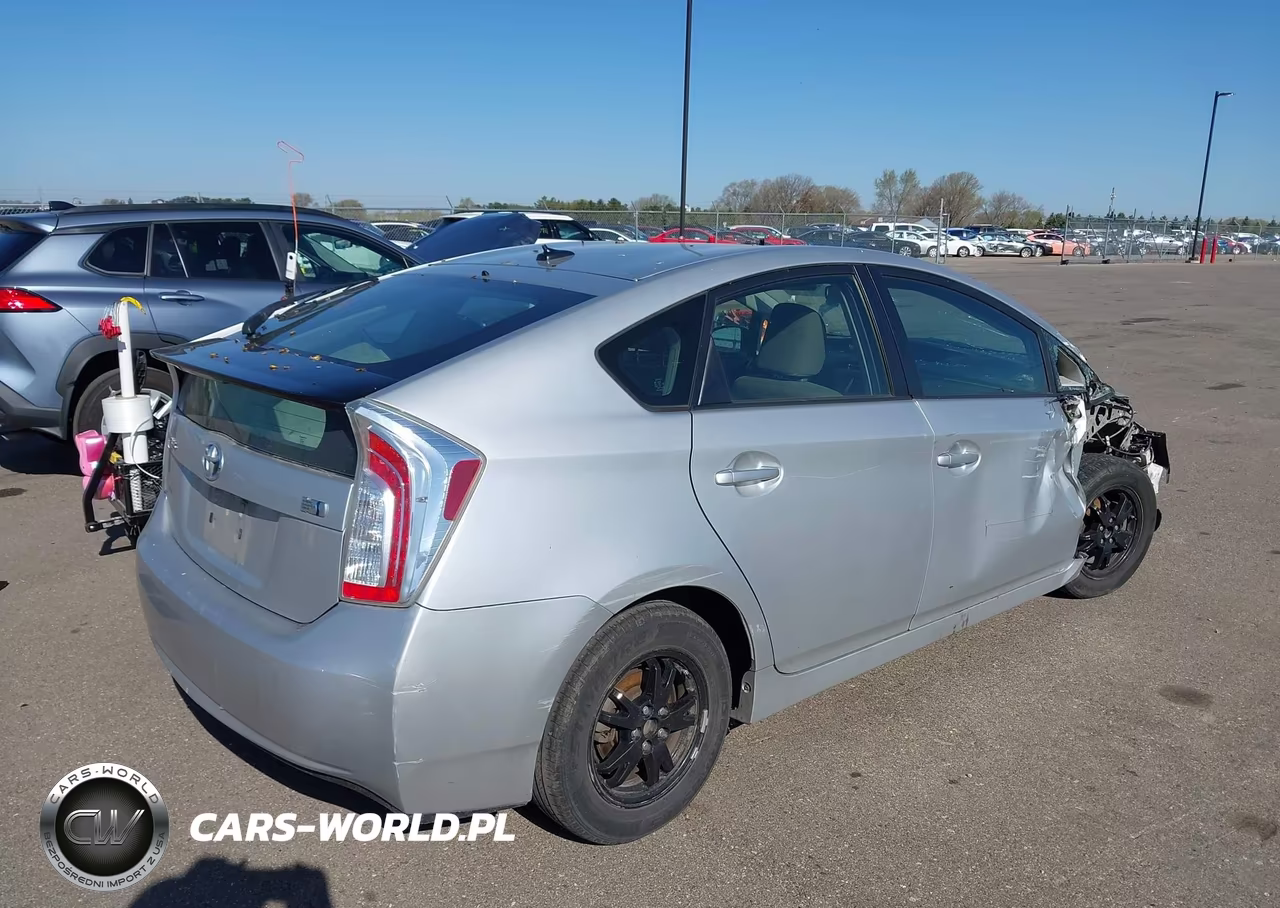 2013 Toyota Prius Three VIN:JTDKN3DU9D5616362 - 4