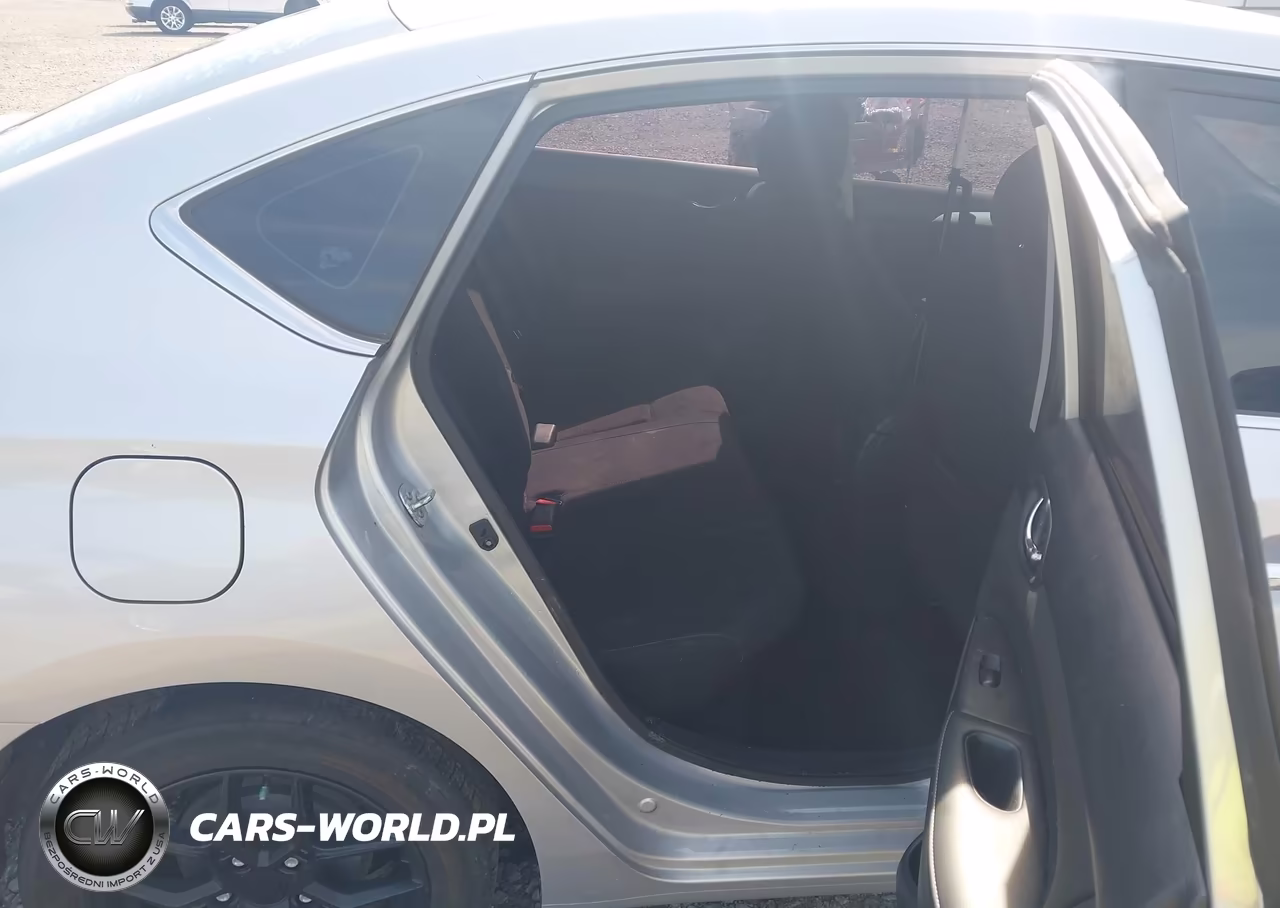 2018 Nissan Sentra S VIN:3N1AB7AP4JY255473 - 8