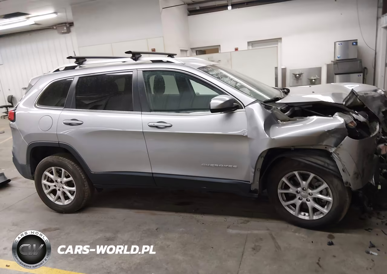 2017 Jeep Cherokee Latitude 4X4 VIN:1C4PJMCS5HD220528 - 13