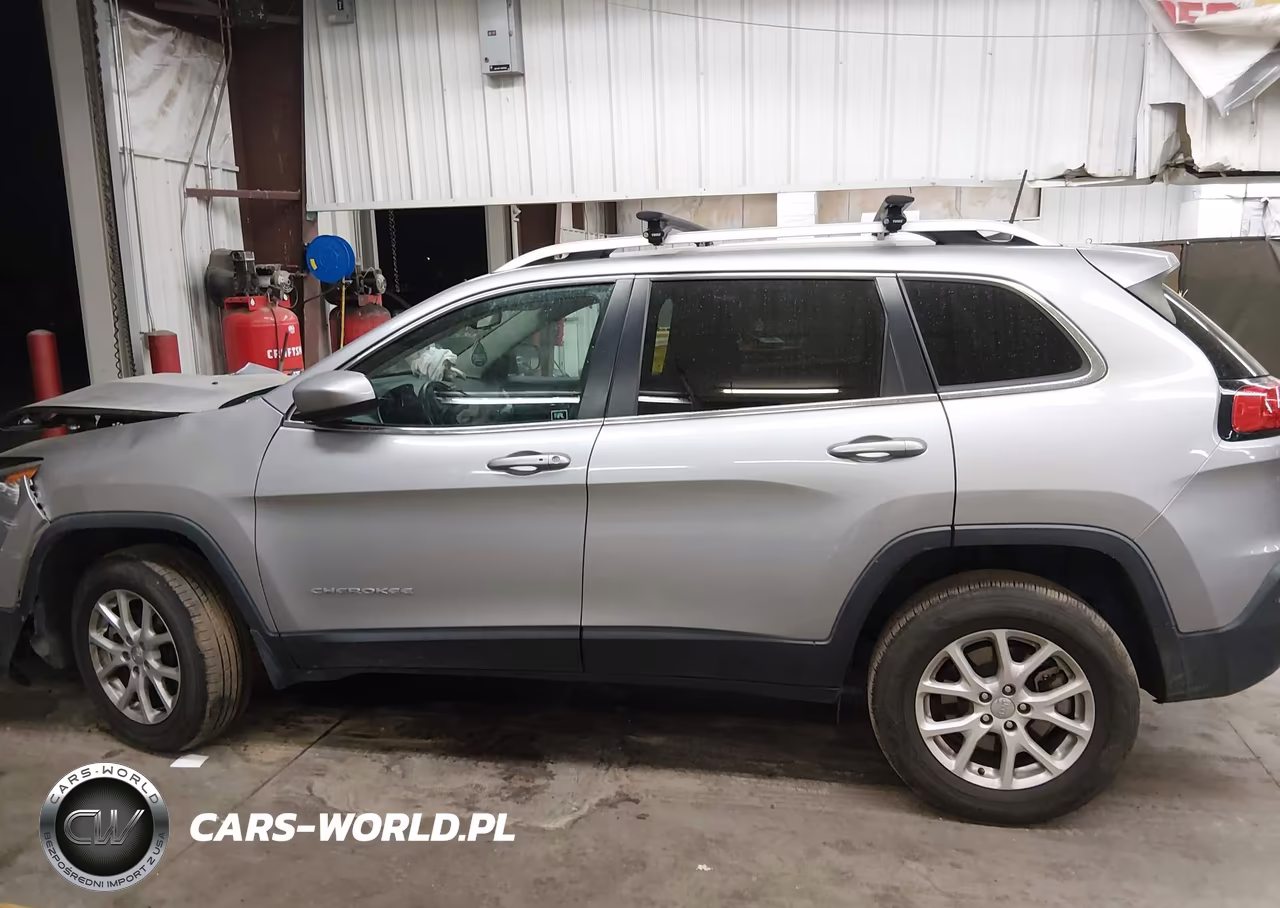 2017 Jeep Cherokee Latitude 4X4 VIN:1C4PJMCS5HD220528 - 14