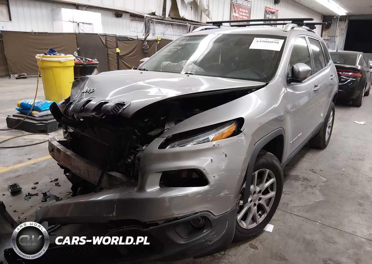 2017 Jeep Cherokee Latitude 4X4 VIN:1C4PJMCS5HD220528 - 2