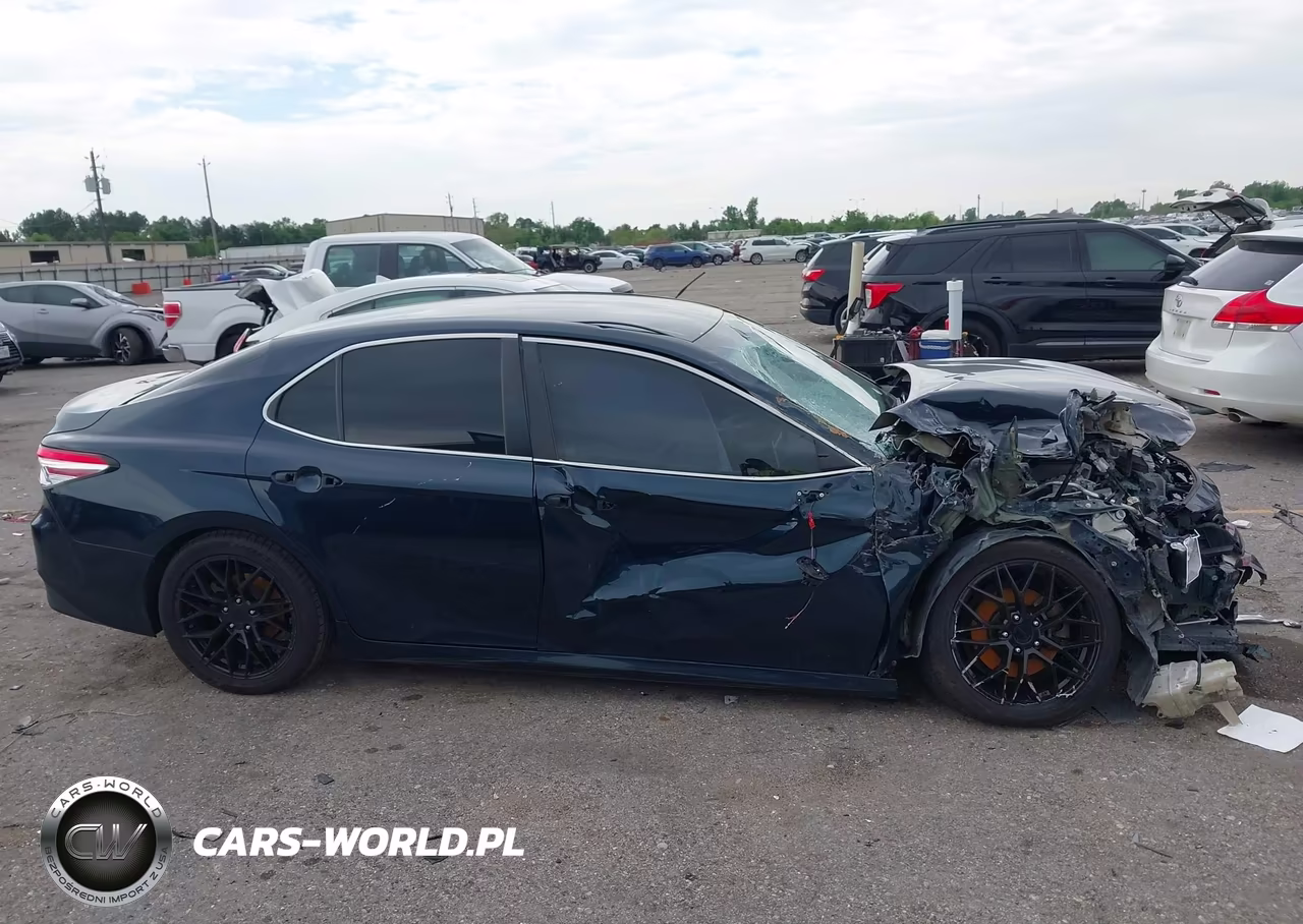 2018 Toyota Camry Le VIN:4T1B11HK5JU645928 - 12