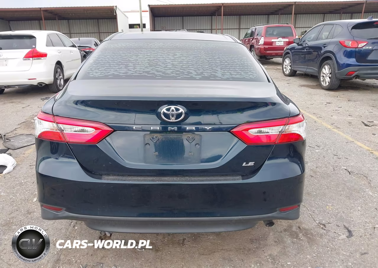 2018 Toyota Camry Le VIN:4T1B11HK5JU645928 - 15