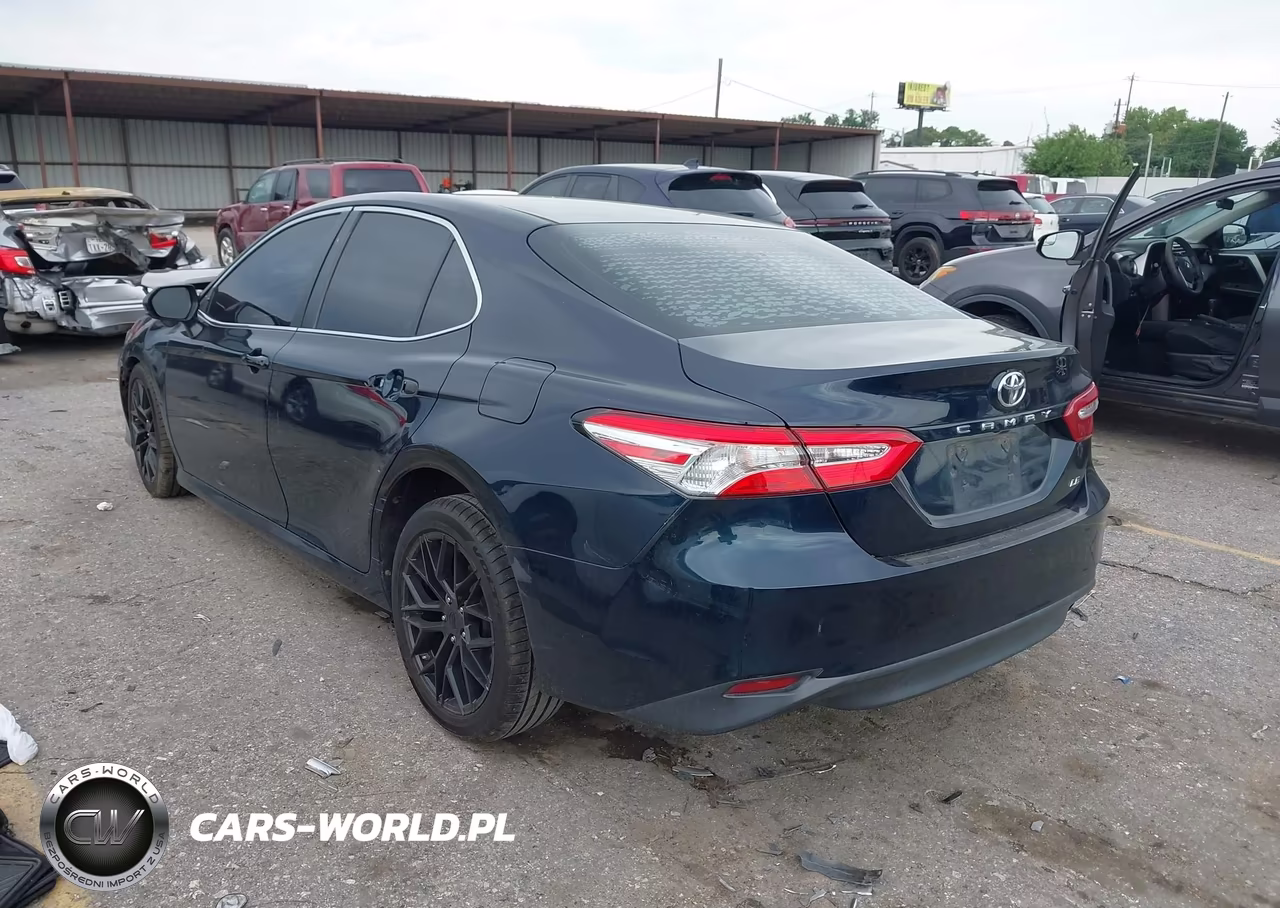 2018 Toyota Camry Le VIN:4T1B11HK5JU645928 - 3