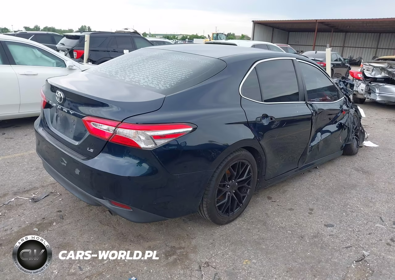 2018 Toyota Camry Le VIN:4T1B11HK5JU645928 - 4