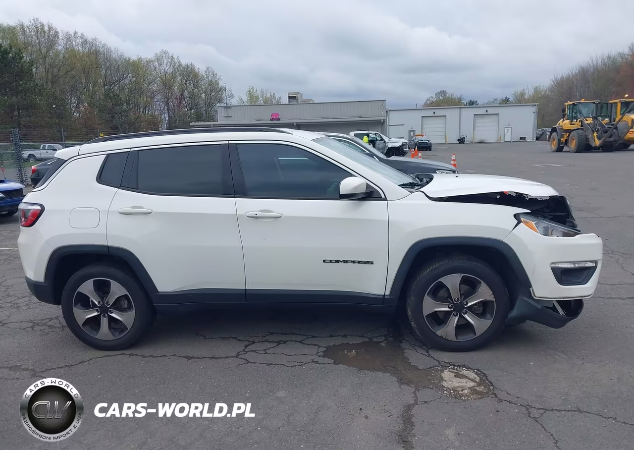 2018 Jeep Compass Latitude 4X4 VIN:3C4NJDBB1JT104896 - 13