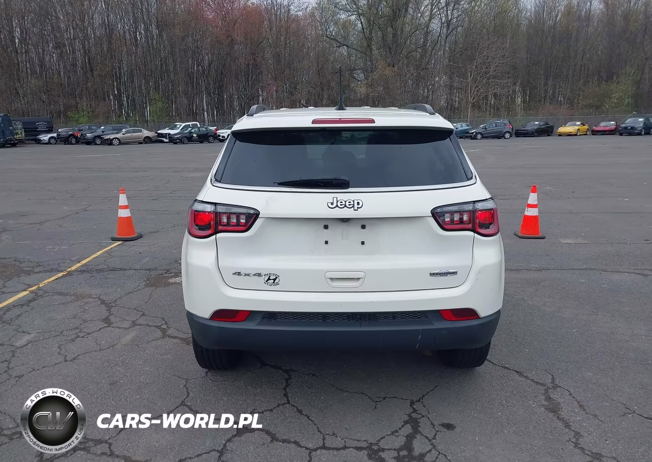2018 Jeep Compass Latitude 4X4 VIN:3C4NJDBB1JT104896 - 16
