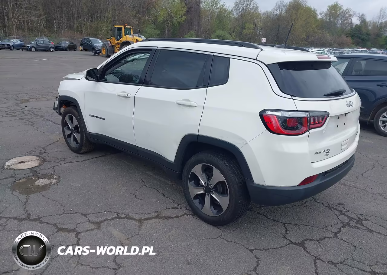 2018 Jeep Compass Latitude 4X4 VIN:3C4NJDBB1JT104896 - 3