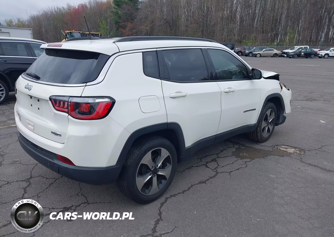 2018 Jeep Compass Latitude 4X4 VIN:3C4NJDBB1JT104896 - 4
