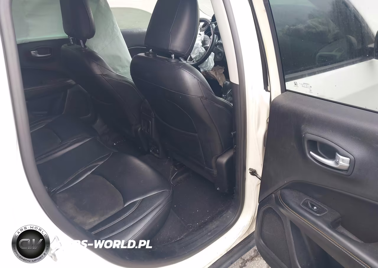 2018 Jeep Compass Latitude 4X4 VIN:3C4NJDBB1JT104896 - 8