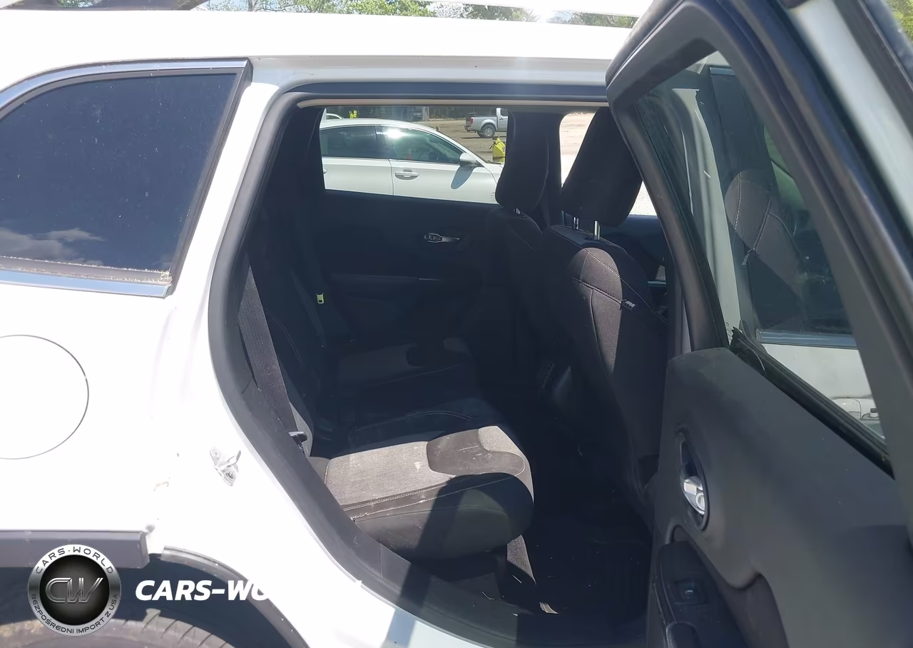 2014 Jeep Cherokee Latitude VIN:1C4PJLCS7EW105259 - 8