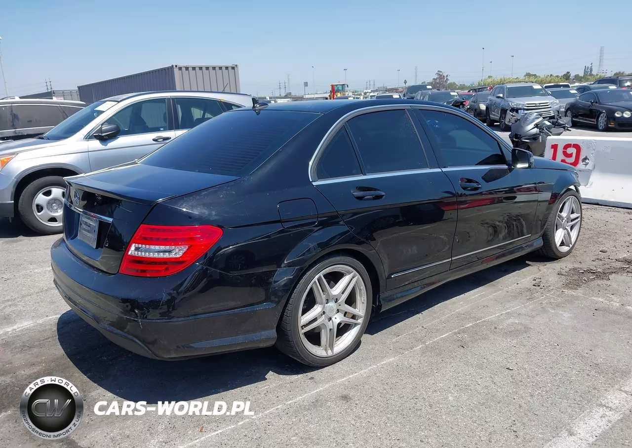 2013 Mercedes-Benz C 250 Sport VIN:WDDGF4HB6DA782272 - 4