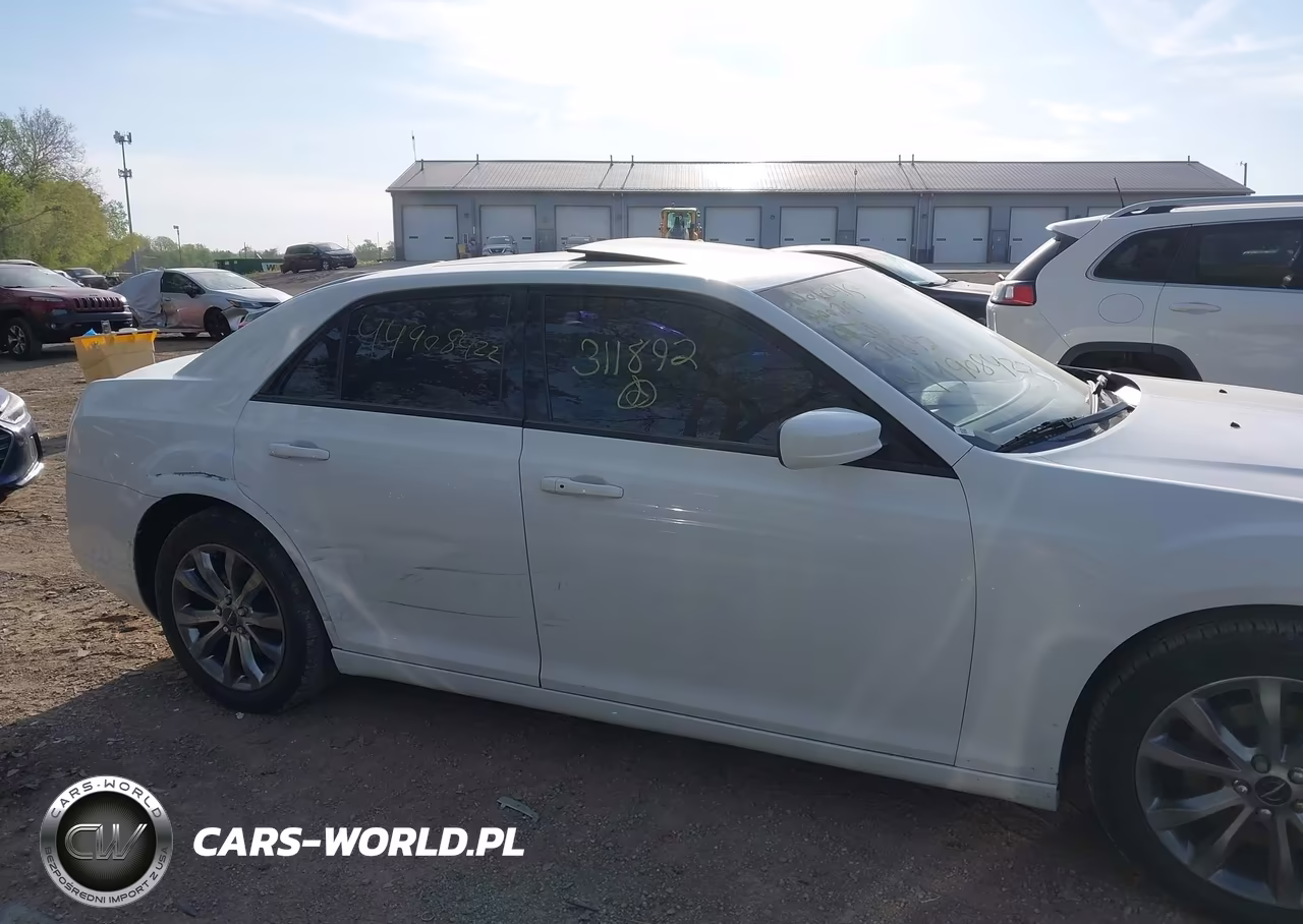 2014 Chrysler 300 VIN:2C3CCAGGXEH311892 - 13