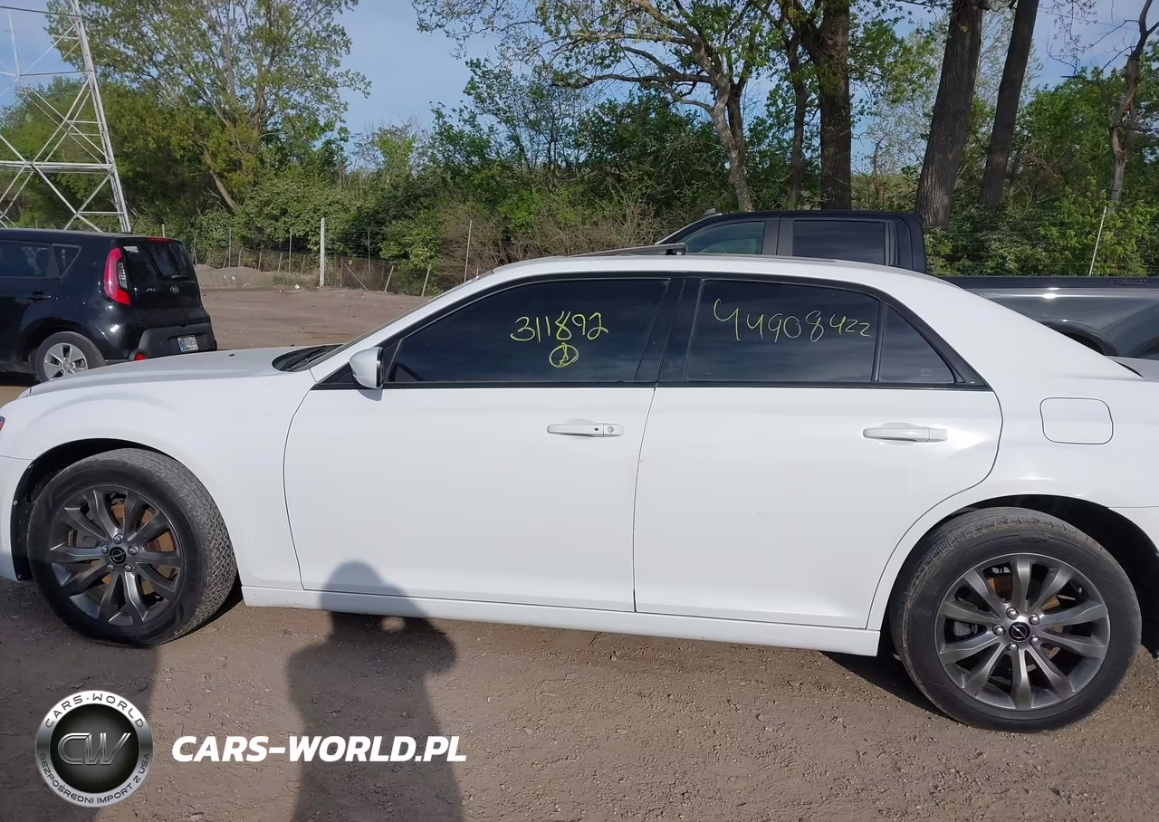 2014 Chrysler 300 VIN:2C3CCAGGXEH311892 - 14