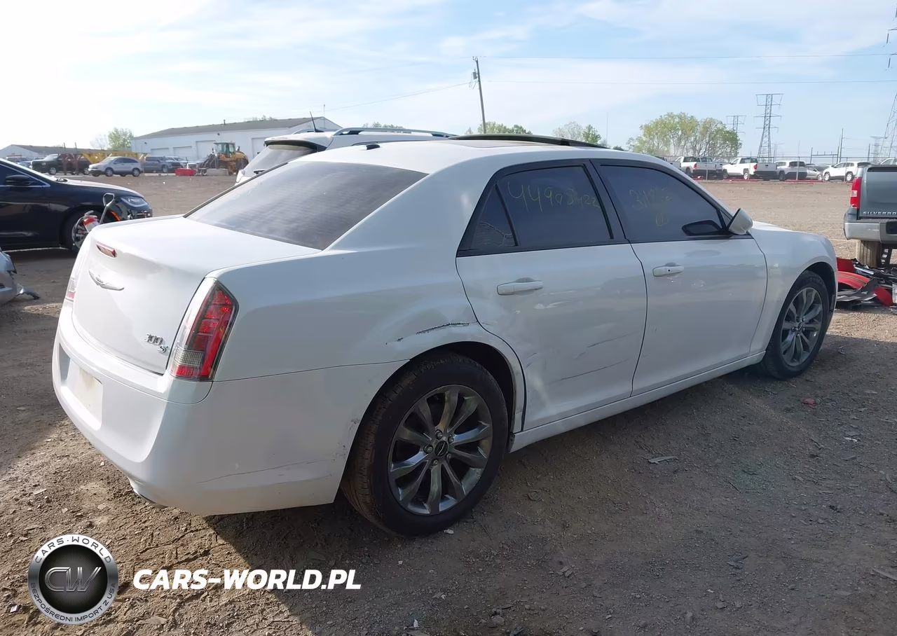 2014 Chrysler 300 VIN:2C3CCAGGXEH311892 - 4