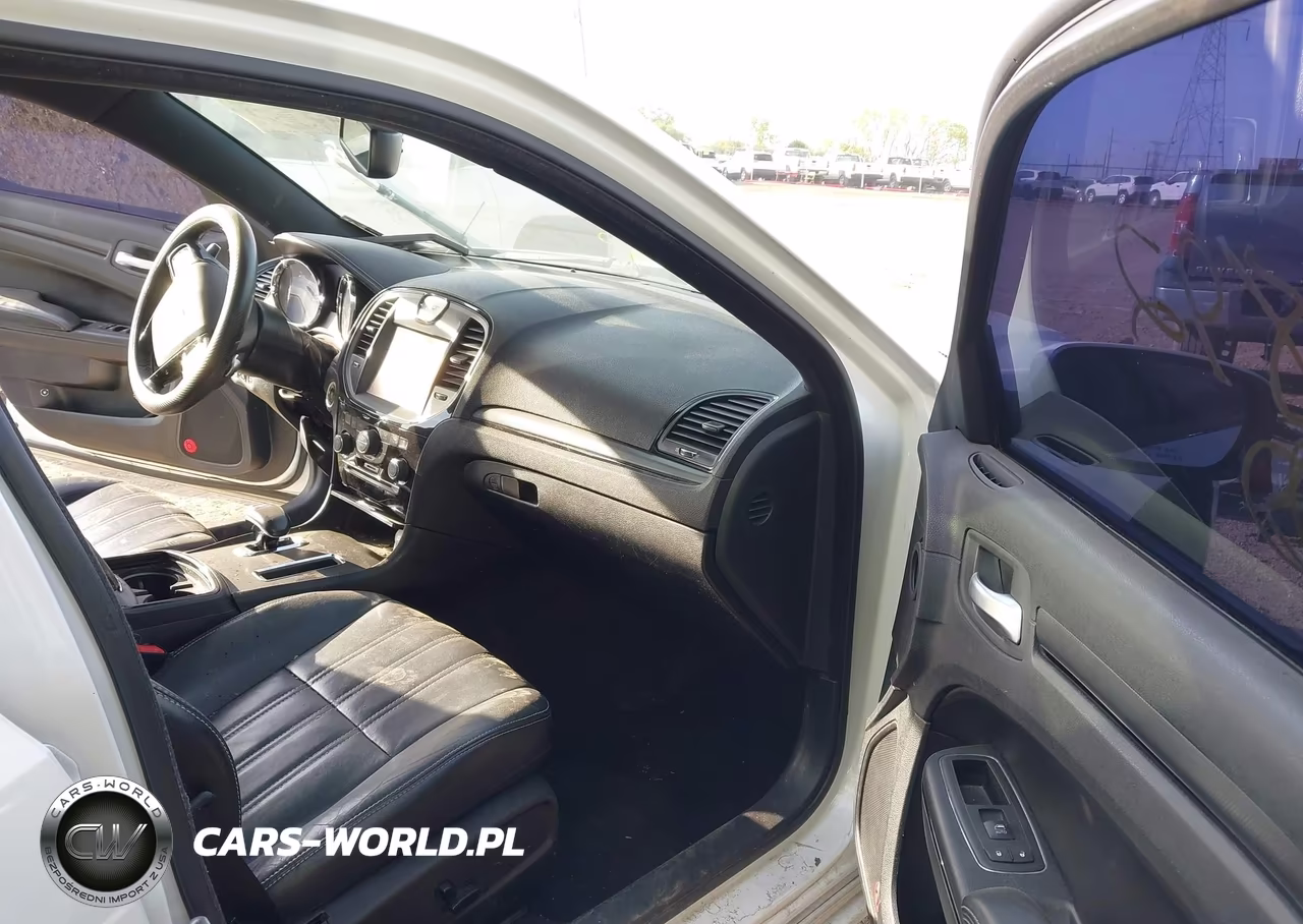 2014 Chrysler 300 VIN:2C3CCAGGXEH311892 - 5
