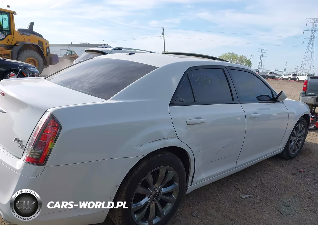 2014 Chrysler 300 VIN:2C3CCAGGXEH311892 - 6