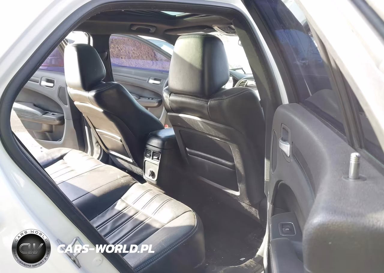 2014 Chrysler 300 VIN:2C3CCAGGXEH311892 - 8