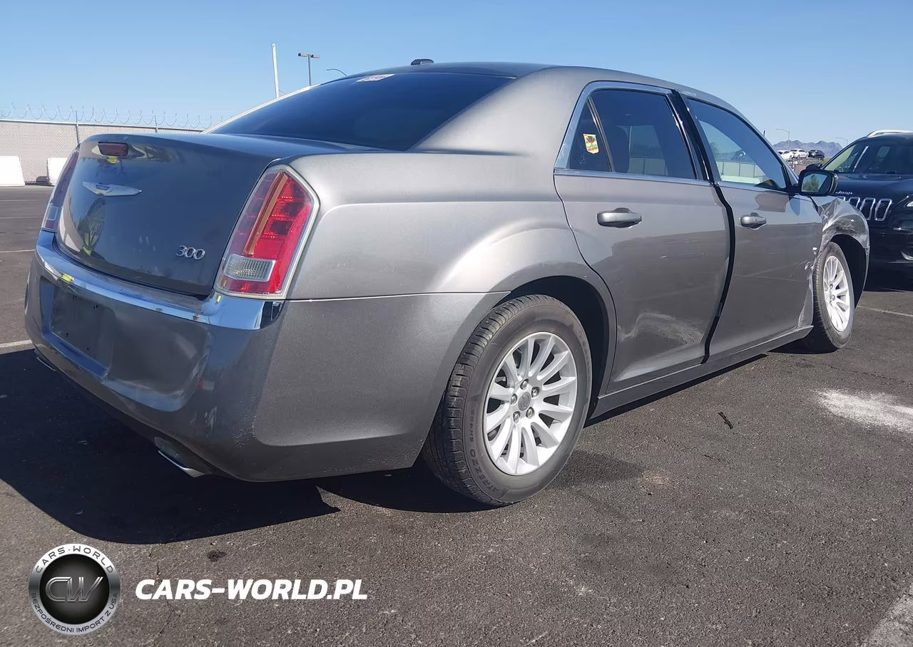 2012 Chrysler 300 VIN:2C3CCAAG4CH116523 - 4