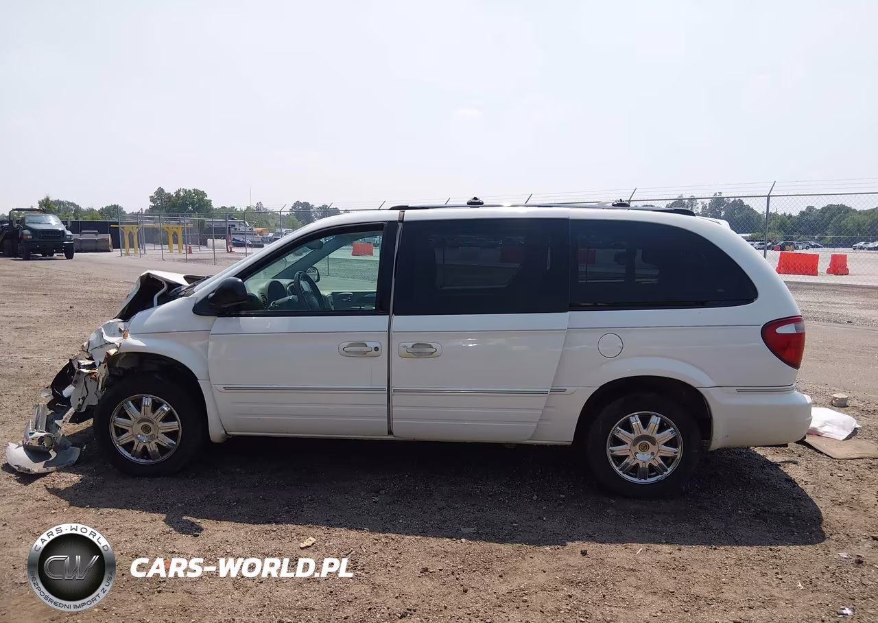 2005 Chrysler Town & Country Limited VIN:2C4GP64LX5R284249 - 14