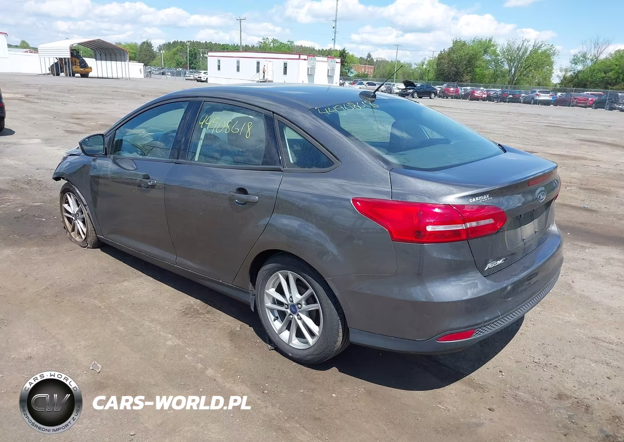 2016 Ford Focus Se VIN:1FADP3F21GL273339 - 3