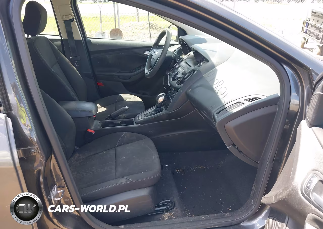 2016 Ford Focus Se VIN:1FADP3F21GL273339 - 5