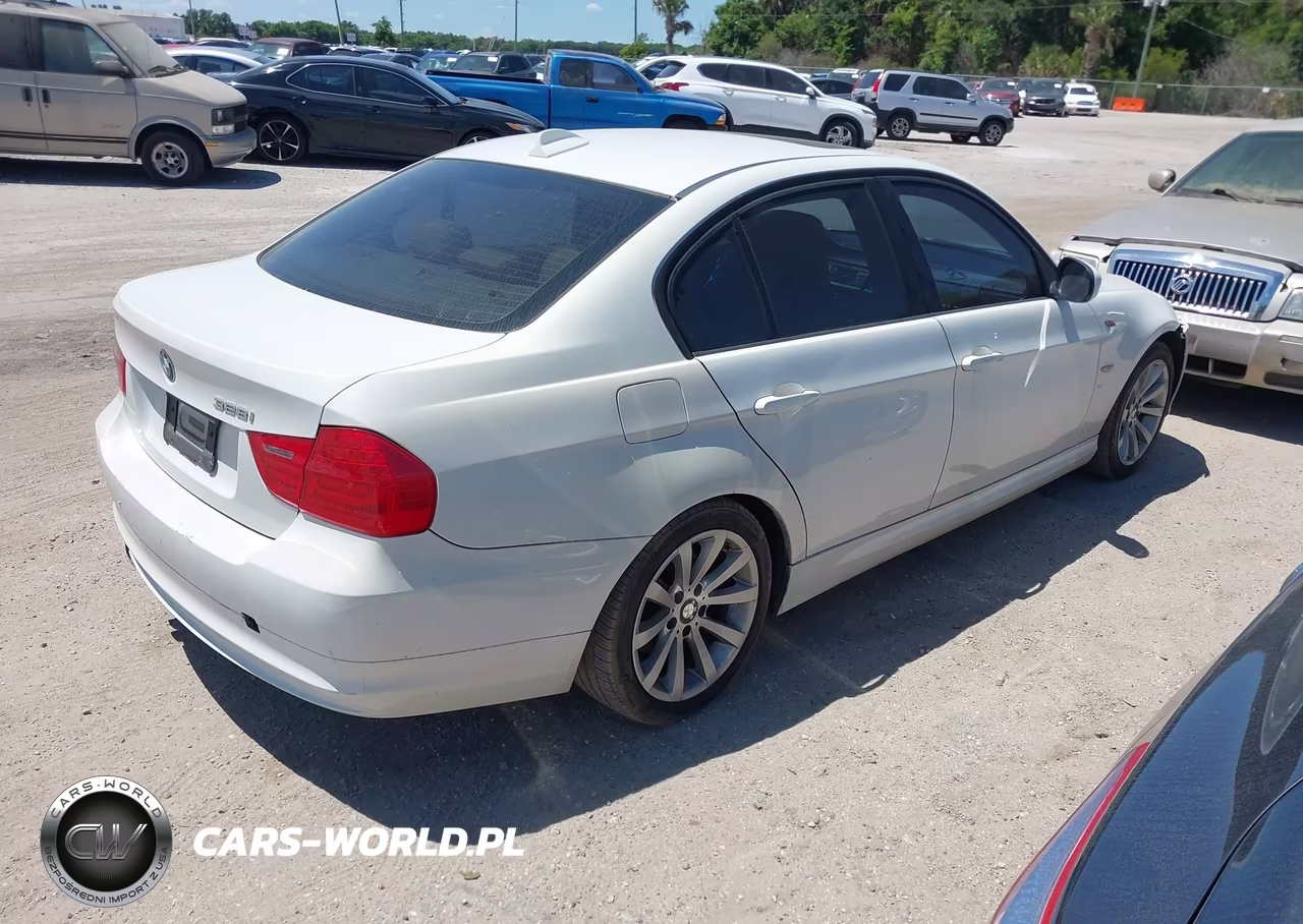 2011 BMW 328I VIN:WBAPH7C57BE460928 - 4