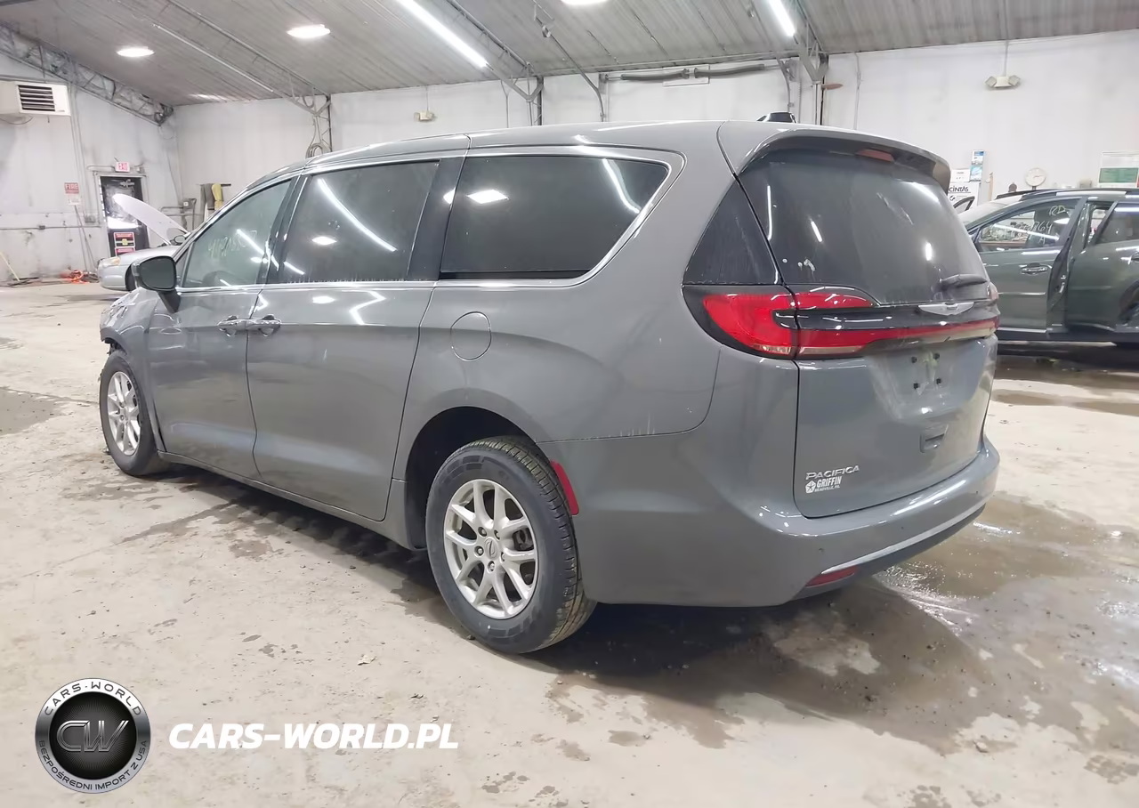 2023 Chrysler Pacifica Touring L VIN:2C4RC1BG8PR613854 - 3