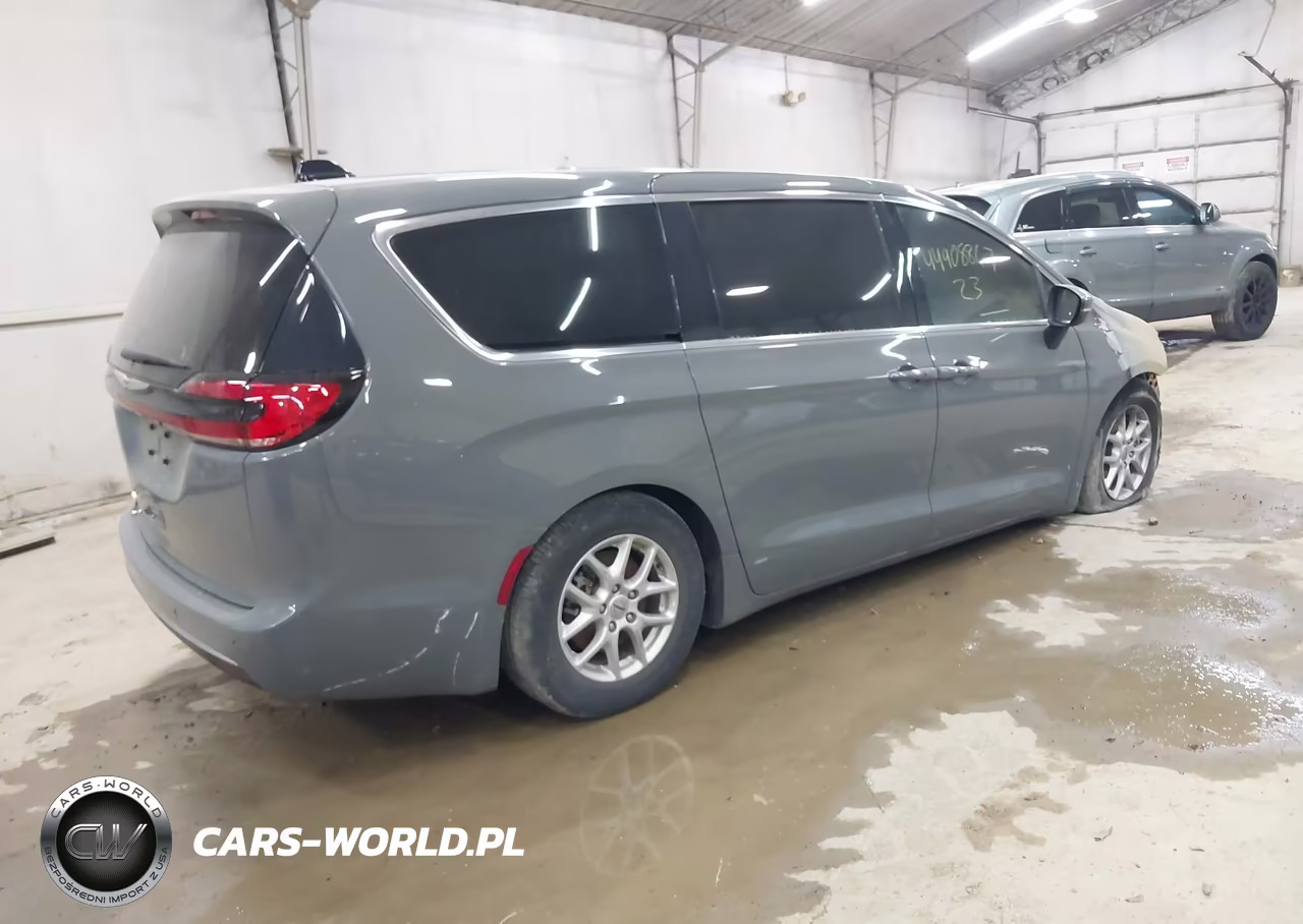 2023 Chrysler Pacifica Touring L VIN:2C4RC1BG8PR613854 - 4