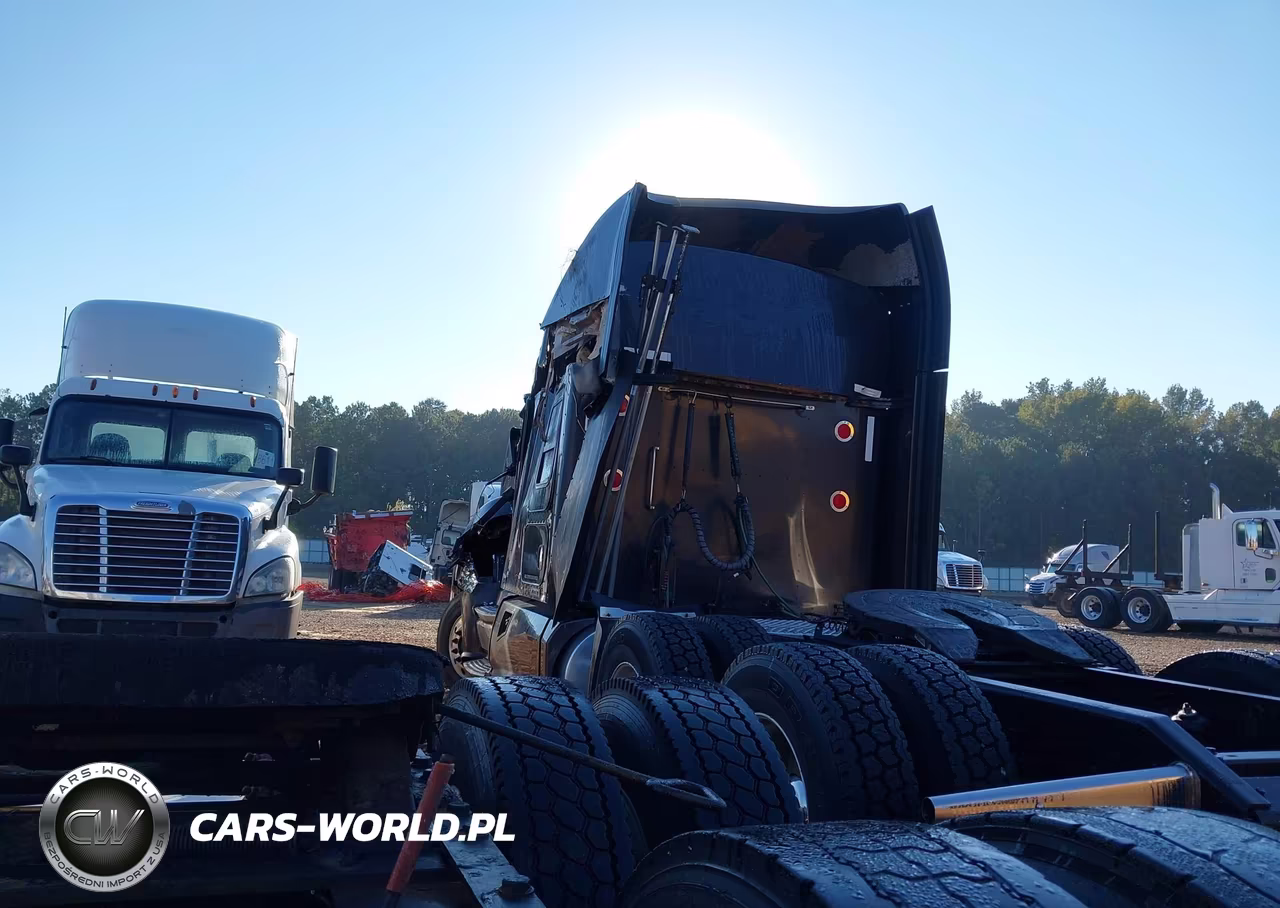 2015 Kenworth Construction T660 VIN:1XKAD49X4FJ445641 - 3