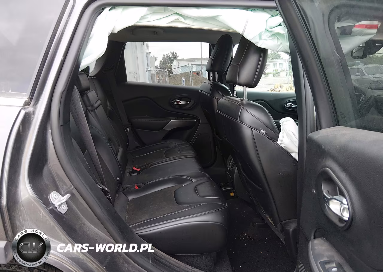 2019 Jeep Cherokee Latitude Plus 4X4 VIN:1C4PJMLX6KD139721 - 8