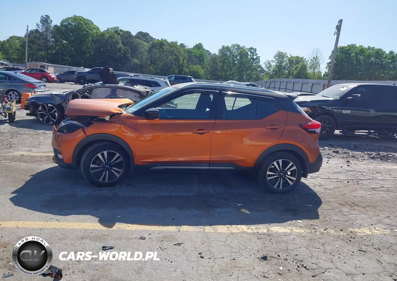 2019 Nissan Kicks Sr VIN:3N1CP5CU9KL546602 - 14