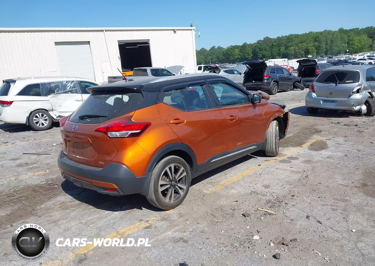 2019 Nissan Kicks Sr VIN:3N1CP5CU9KL546602 - 4