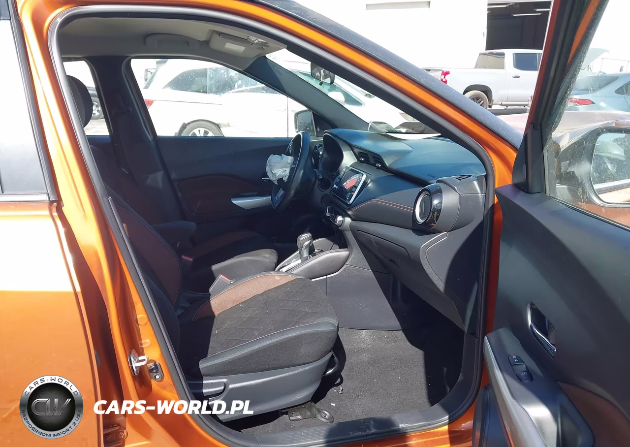 2019 Nissan Kicks Sr VIN:3N1CP5CU9KL546602 - 5