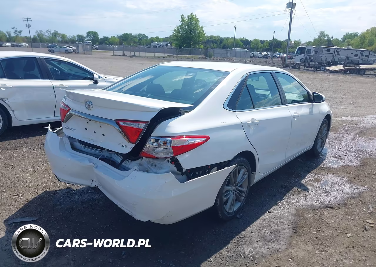 2017 Toyota Camry Se VIN:4T1BF1FK8HU369078 - 4