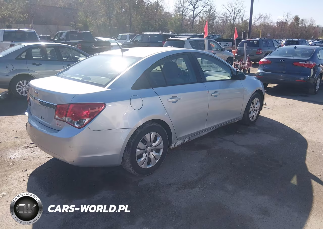 2014 Chevrolet Cruze Ls Auto VIN:1G1PA5SGXE7483734 - 4