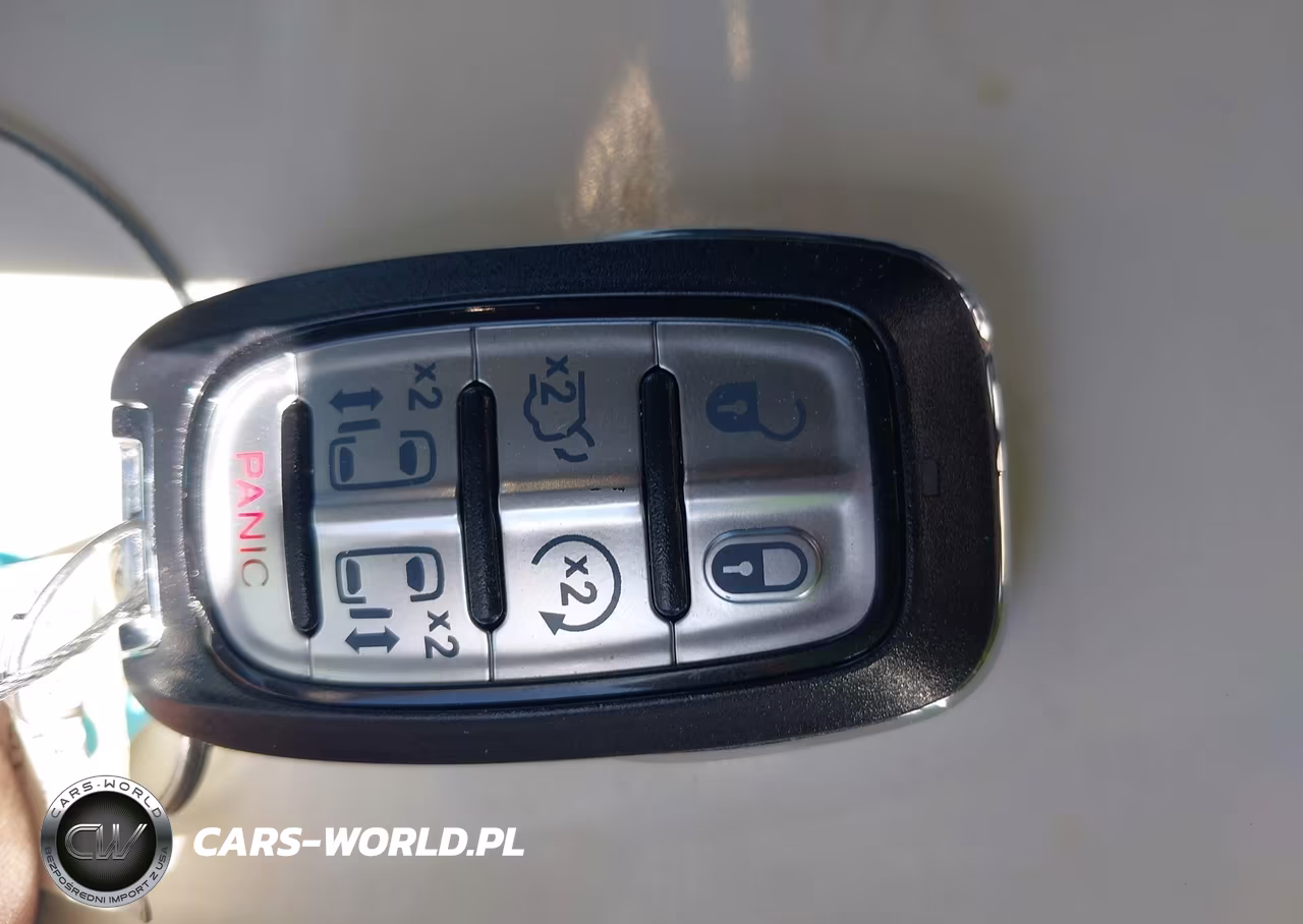 2022 Chrysler Pacifica Touring L VIN:2C4RC1BG4NR125711 - 11