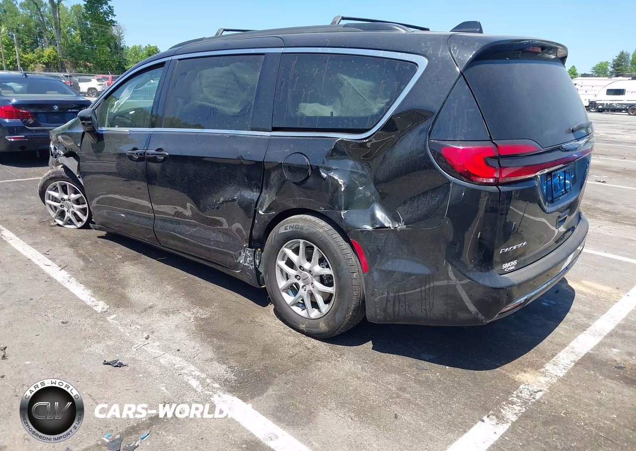 2022 Chrysler Pacifica Touring L VIN:2C4RC1BG4NR125711 - 3