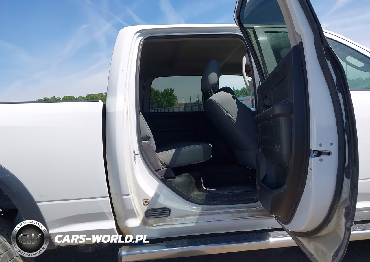 2018 Ram 2500 Tradesman 4X4 6'4 Box VIN:3C6UR5CL3JG359695 - 8