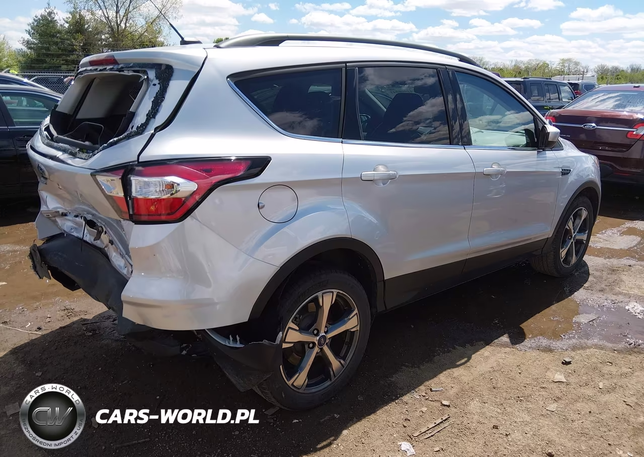 2017 Ford Escape Se VIN:1FMCU9G93HUD37823 - 4