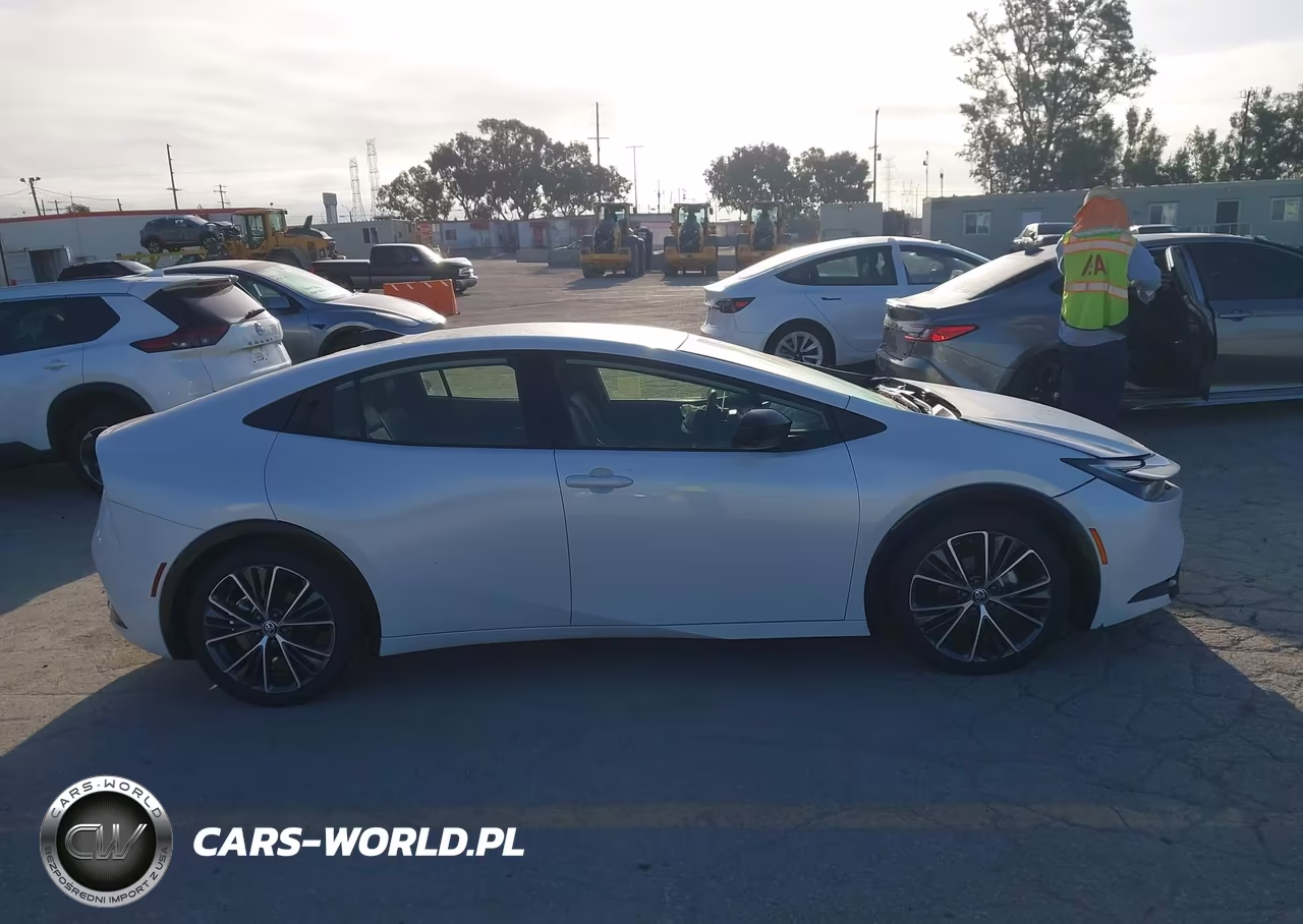 2024 Toyota Prius Xle VIN:JTDACAAU6R3037164 - 13